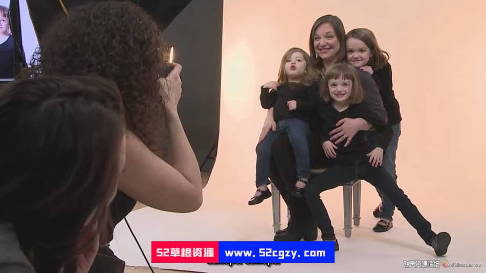 【中英字幕】摄影师 Lindsay Adler 摆姿势系列-家庭情侣摆姿教程 摄影 第5张