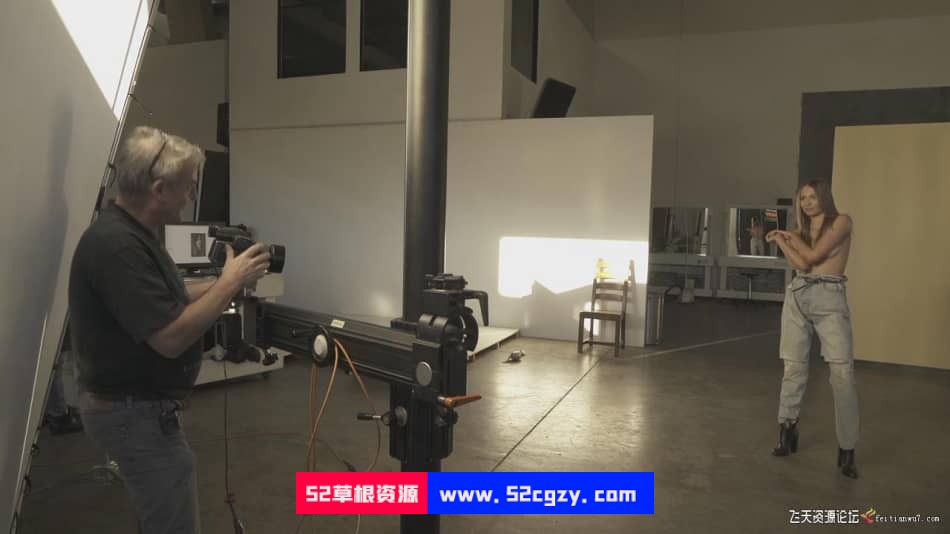 【中英字幕】摄影师 Peter Coulson 时尚棚拍 Amy 摆姿布光摄影教程 摄影 第12张
