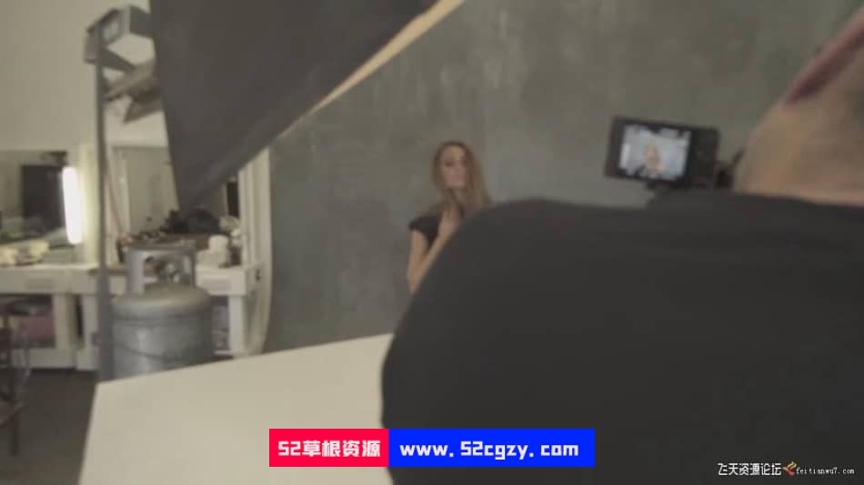 【中英字幕】摄影师 Peter Coulson 时尚棚拍 Amy 摆姿布光摄影教程 摄影 第4张